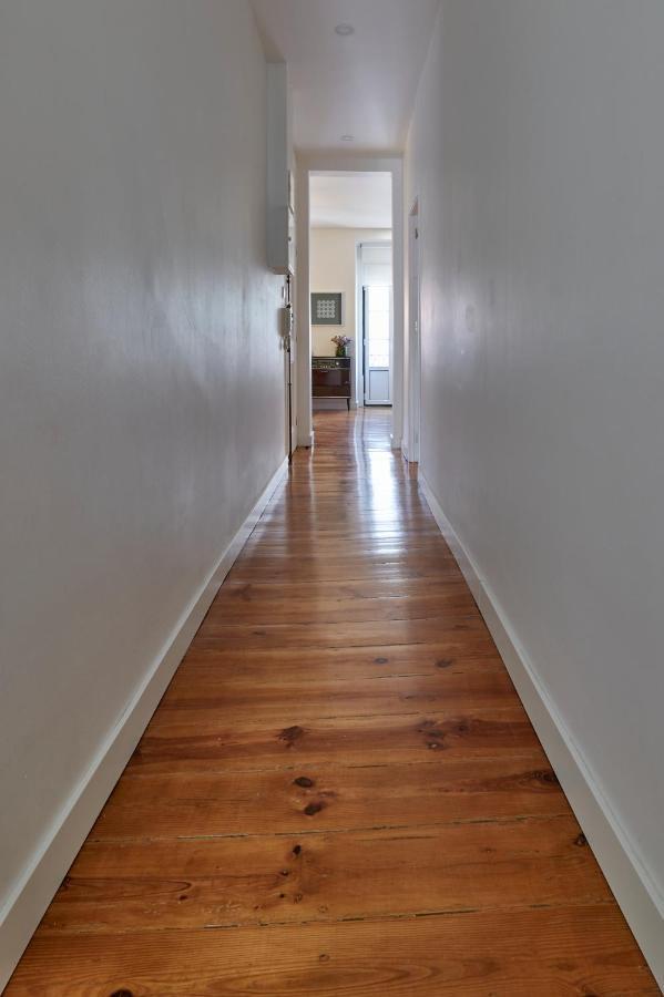 Apartment Retiro Da Graca: Stylish Sunny Apt With A Balcony Lissabon