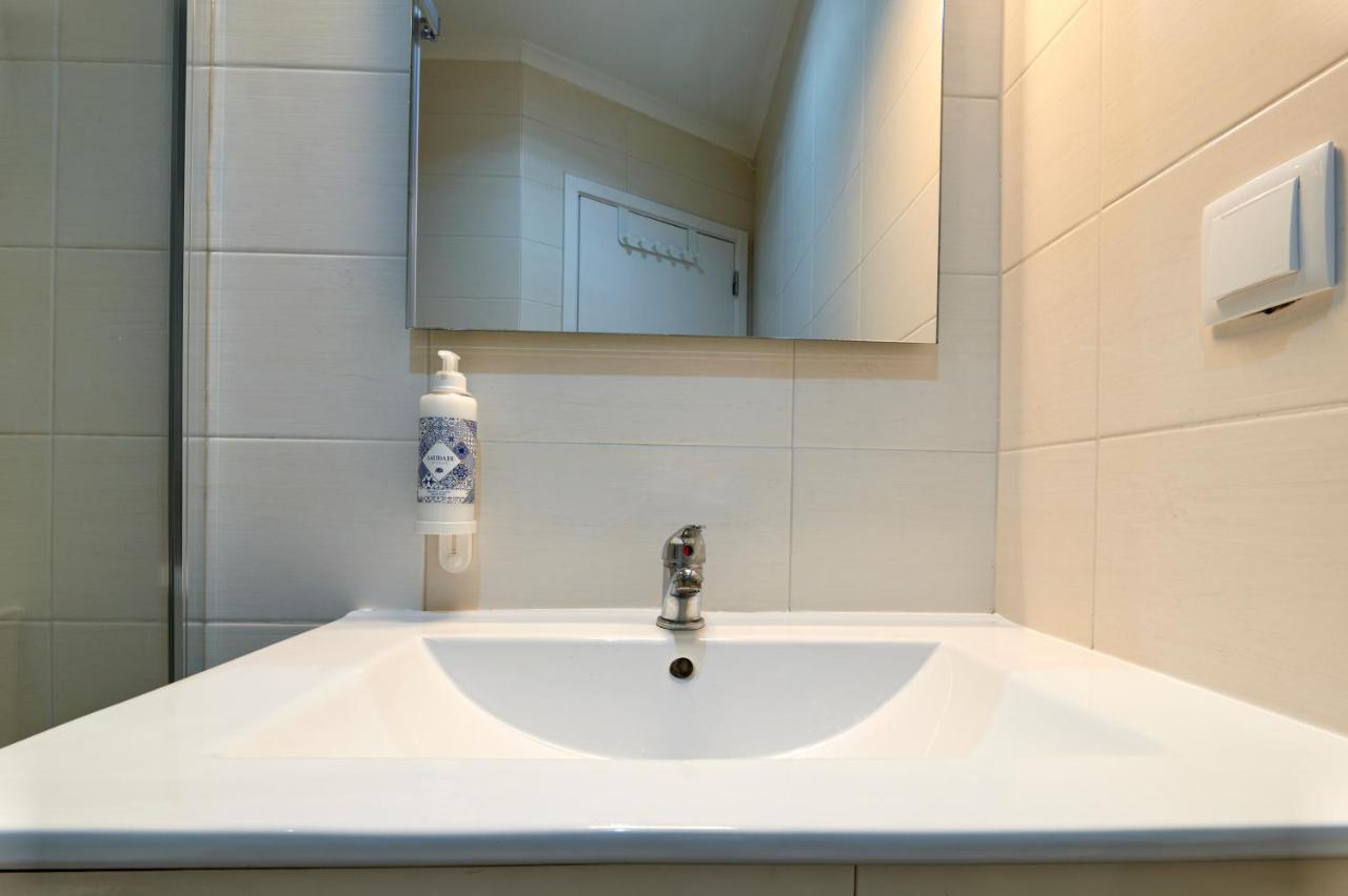Retiro Da Graca: Stylish Sunny Apt With A Balcony Apartment